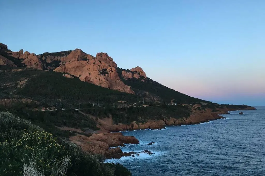 Ferienhaus Villa A L'Etage Avec Piscine Proche Bord De Mer Saint-Raphaël