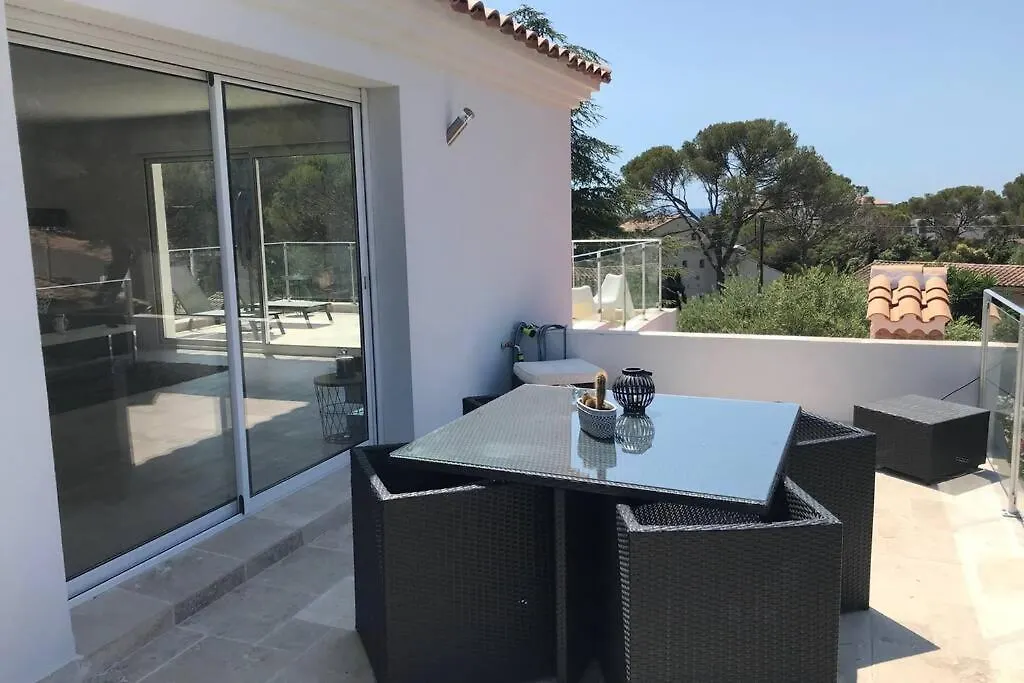 Villa A L'Etage Avec Piscine Proche Bord De Mer Saint-Raphaël 0*,  Frankreich