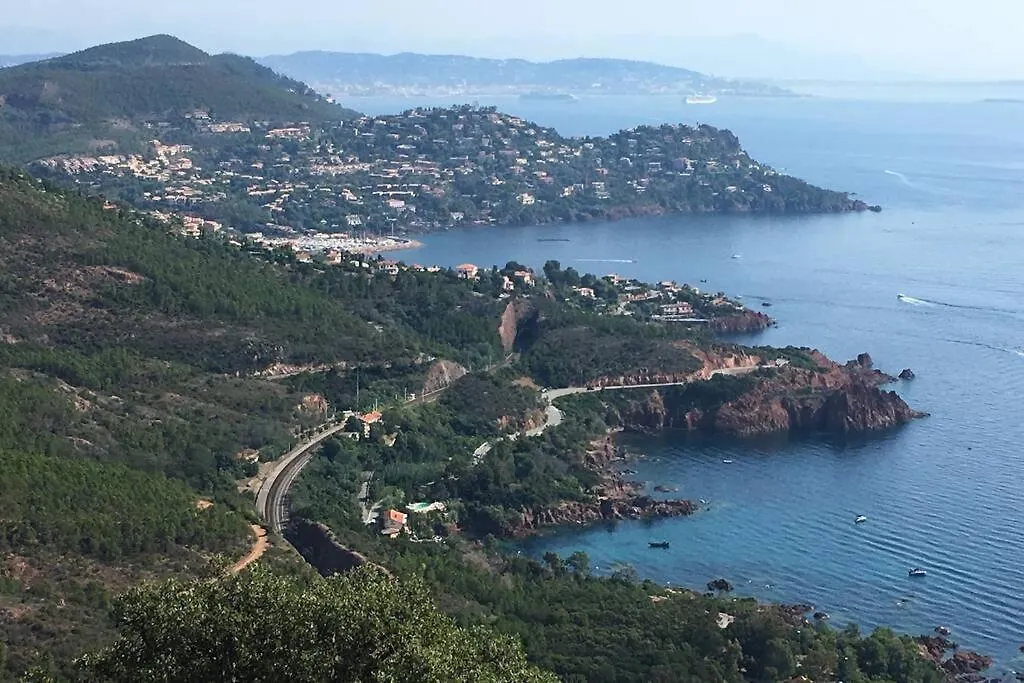 Villa A L'Etage Avec Piscine Proche Bord De Mer Saint-Raphaël 0*,  France